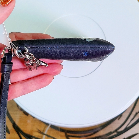 NWOT Coach Snowman Wristlet with snowman and C hang tag - Picture 6 of 9